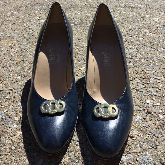 Vintage 1980s Salvatore Ferragamo Dark Blue Heels with Gold Detail - Picture 4 of 11